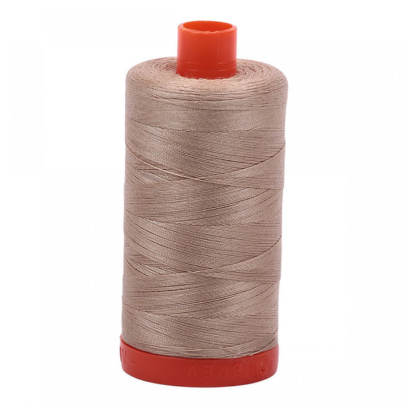 Aurifil 50 wt Tvinni - Litur Sand